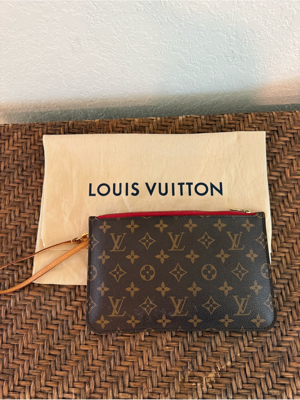 Louis Vuitton Neverfull Pouch